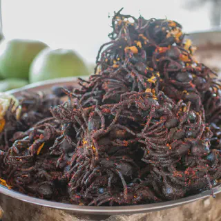 /img/24090-tarantula-market.webp