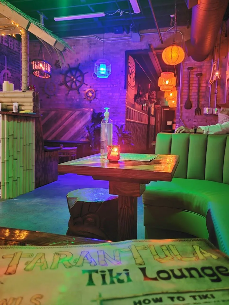 24093 tarantula tiki lounge interior